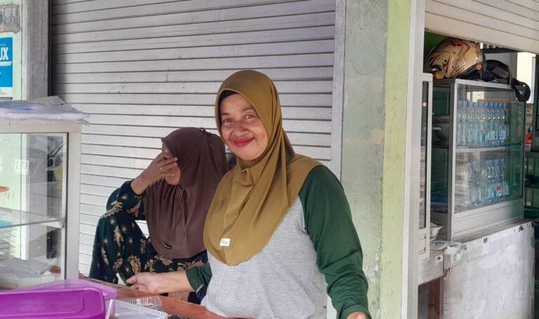 Takjil Ramadan di Muara Badak Kukar, Kue Basah Bunda Ina Jadi Buruan Warga
Telah dibaca : 629 Kali.