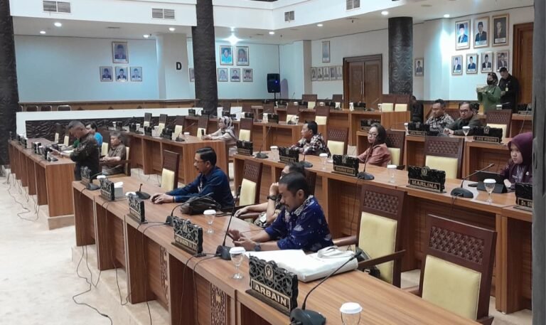 DPRD Soroti Lemahnya Bukti Kepemilikan Pemkot Samarinda dalam Sengketa Lahan Puskesmas Sidomulyo
Telah dibaca : 725 Kali.
