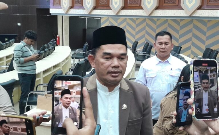 Satu Tahun Kepemimpinan Gubernur, DPRD Soroti Beasiswa dan Komunikasi Publik
Telah dibaca : 629 Kali.