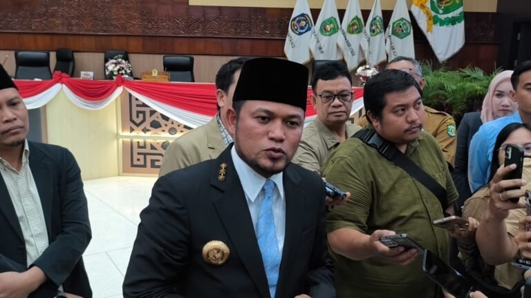 Rudy Mas’ud Jelaskan Pengadaan Mobil Dinas Rp8,5 Miliar untuk Operasional di Jakarta
Telah dibaca : 628 Kali.