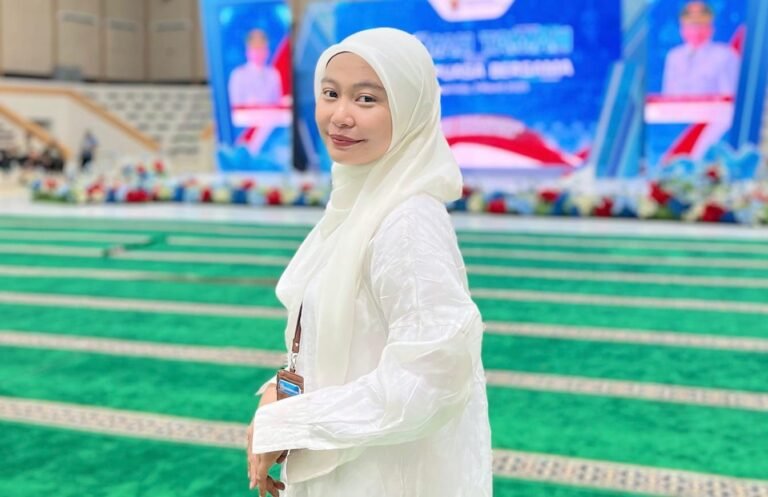 Ramadan Ketiga Dita di Samarinda, Wartawan Muda Menata Rindu Jauh dari Keluarga
Telah dibaca : 632 Kali.