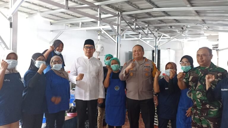 Andi Harun Tekankan Standar Kualitas dan Higienitas Dapur SPPG di Samarinda
Telah dibaca : 620 Kali.