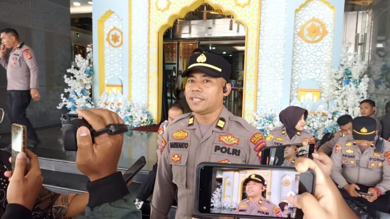 320 Personel Disiagakan Amankan Demonstrasi Evaluasi Setahun Kepemimpinan Gubernur-Wagub Kaltim
Telah dibaca : 633 Kali.