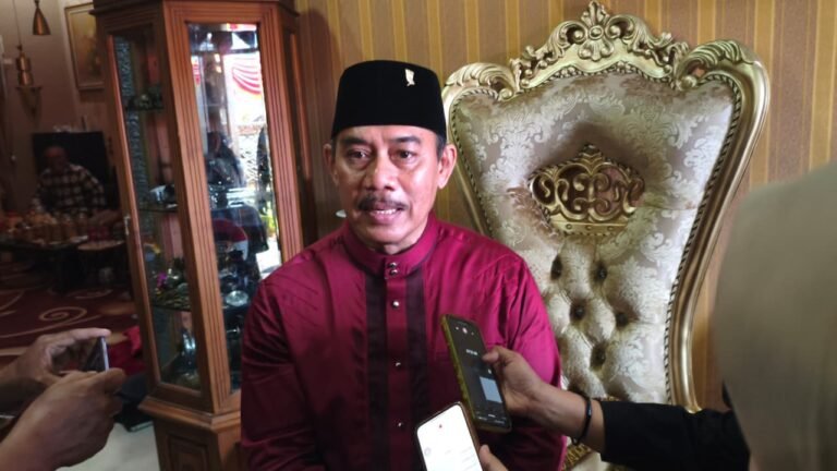 Open House Ahmad Vananzda Dipadati Warga, Partisipasi Non-Muslim Meningkat
Telah dibaca : 632 Kali.