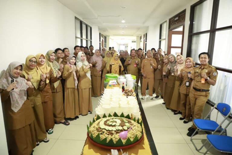 34 Tahun Mengabdi, Kabag Pemerintahan Yuti Nurhayati Pamit Purna Tugas
Telah dibaca : 628 Kali.