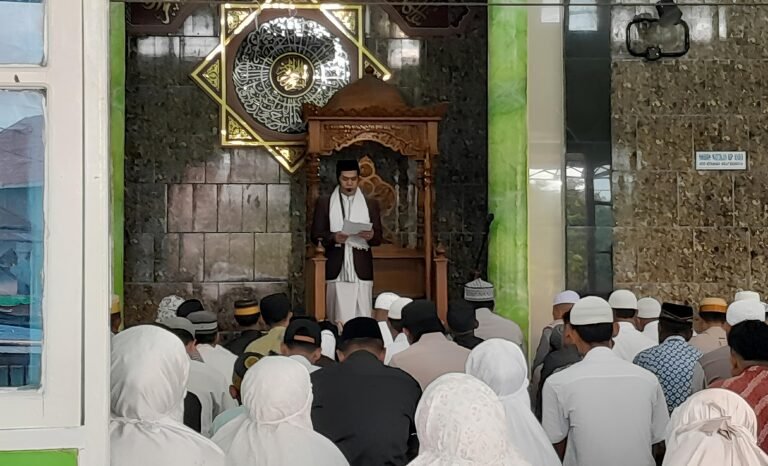 Khatib Idulfitri di Muara Badak Ajak Jemaah Pertahankan Nilai-nilai di Bulan Ramadan
Telah dibaca : 636 Kali.