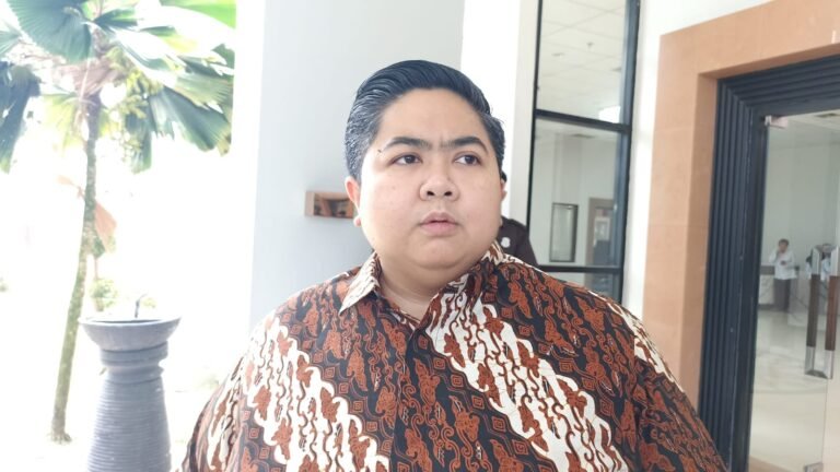 Wakil Ketua II DPRD Kaltim Ingatkan Perusahaan Wajib Bayar THR Tepat Waktu dan Tidak Dicicil
Telah dibaca : 628 Kali.