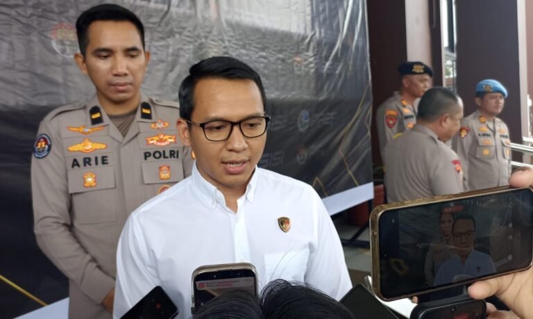 Polresta Samarinda Selidiki Dugaan Penyalahgunaan BBM Subsidi, Amankan 13 Jeriken Isi Pertalite
Telah dibaca : 630 Kali.