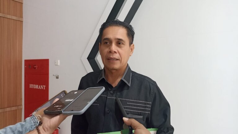 DPRD Samarinda Evaluasi Sewa Mobil Dinas Land Rover Rp160 Juta per Bulan
Telah dibaca : 627 Kali.