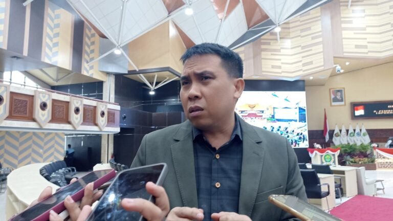 Dukung Pergantian Dirut Bankaltimtara, Husni: Putus Mata Rantai Masalah
Telah dibaca : 641 Kali.
