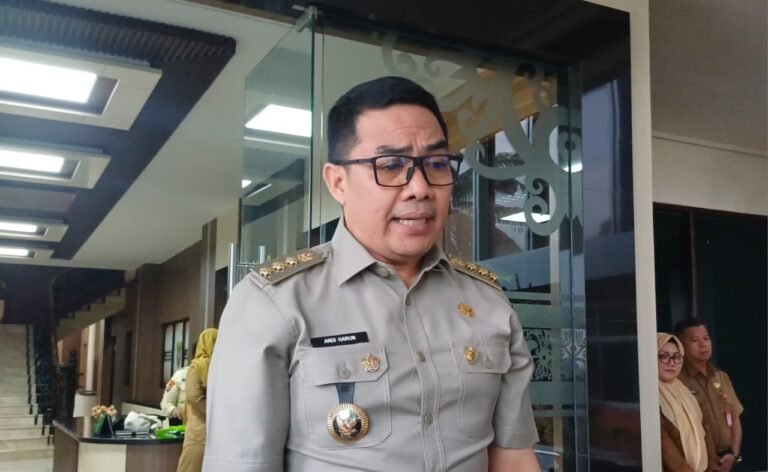 Revitalisasi SMPN 2 Samarinda, Wali Kota Instruksikan Efisiensi Tanpa Kurangi Standar Keselamatan
Telah dibaca : 647 Kali.