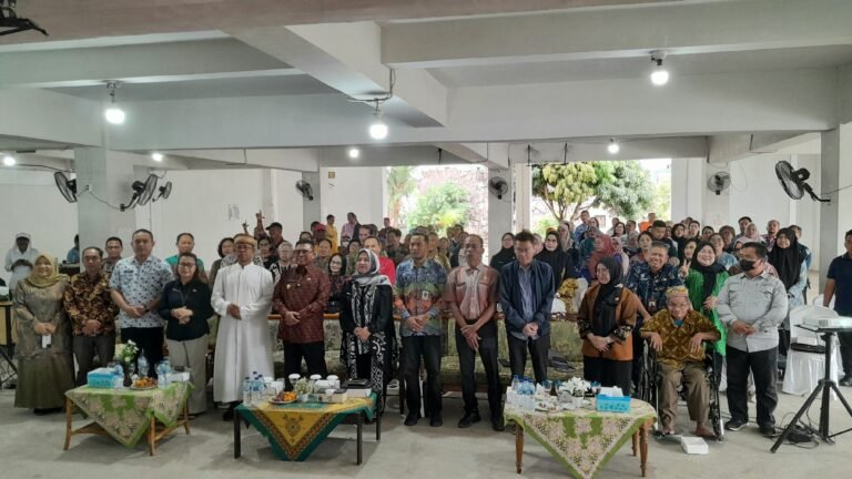 Wujudkan Lansia Bahagia, Gereja Paroki Mangkupalas Inisiasi Sekolah Lansia Tanpa APBD
Telah dibaca : 643 Kali.