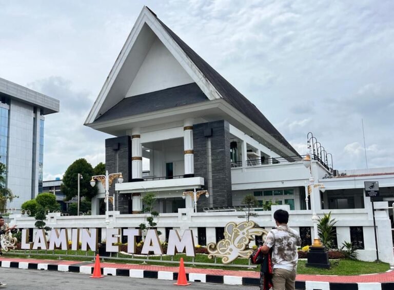 Anggaran Rumah Jabatan Gubernur Kaltim Rp25 Miliar Kini Diawasi Kemendagri dan BPK
Telah dibaca : 641 Kali.