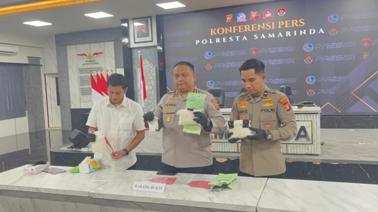 Pengungkapan 2 Kg Sabu di Samarinda, 3 Pelaku Ditangkap, Satu DPO
Telah dibaca : 672 Kali.