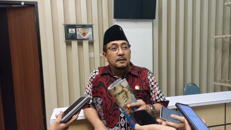 Awasi Kinerja OPD, Iswandi Usul Sistem Dashboard PAD Berbasis Real Time
Telah dibaca : 639 Kali.