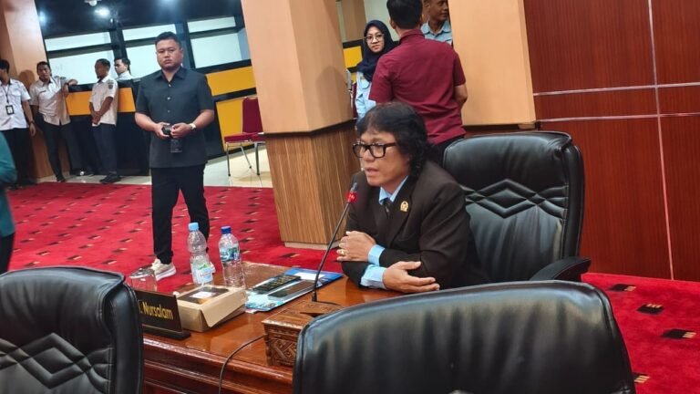Wajah Kota Taman Disorot, Estetika Lampu Jalan Dinilai Perlu Segera Dibenahi
Telah dibaca : 638 Kali.