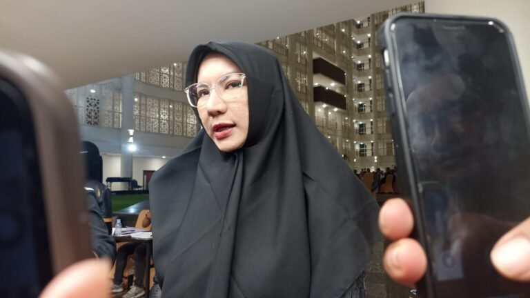 Fokus Mengabdi ke Masyarakat, Rita Belum Pikirkan Agenda Politik
Telah dibaca : 625 Kali.