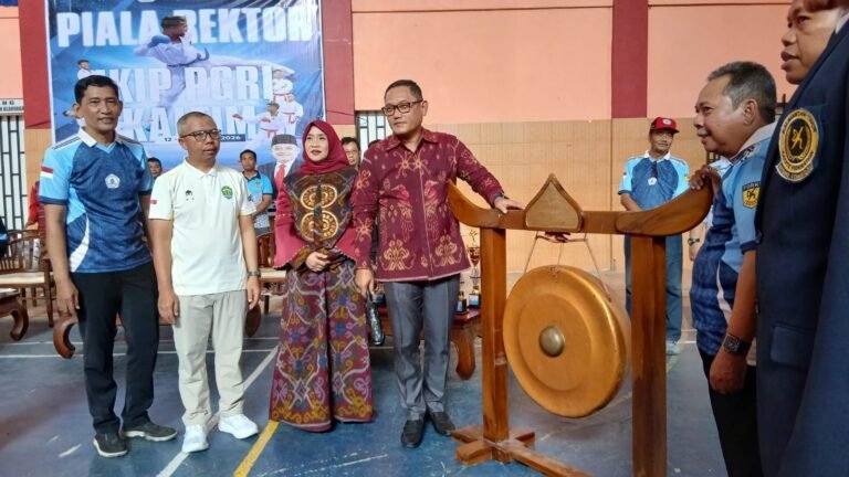 Apresiasi Open Karate Tournament IKIP PGRI Kaltim, Seno Aji Berharap Bisa Cetak Atlit Berprestasi Nasional dari Kaltim
Telah dibaca : 663 Kali.