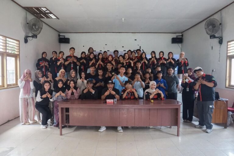 HIMAKSI Unmul Edukasi Warga Desa Bunga Putih, Hindari Hoaks Hingga Penipuan Digital
Telah dibaca : 625 Kali.