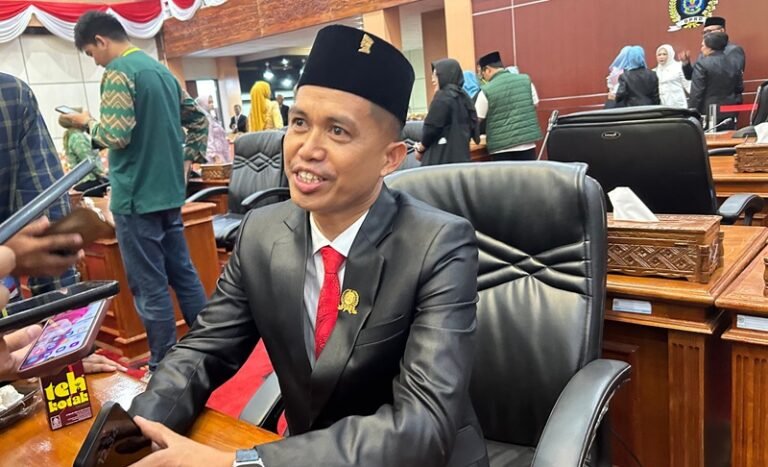 Pansus Hentikan Sementara Pembahasan RTRW, Data Peta OPD Masih Tumpang Tindih
Telah dibaca : 613 Kali.