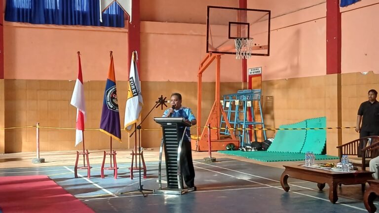 Open Karate Tournament Piala Rektor IKIP PGRI Kaltim 2026, Diramaikan 360 atlet Mempertandingkan 493 Nomor
Telah dibaca : 658 Kali.