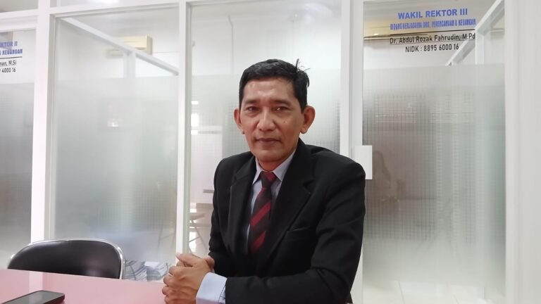 Pihak Kampus Telah Mendata, IKIP PGRI Kaltim Siapkan Pengembalian Dana Gratispol 10 Penerima Ganda Beasiswa
Telah dibaca : 632 Kali.