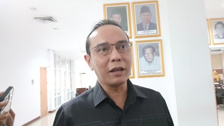 Samarinda Kekurangan 500 Guru, Skema PJLP Diusulkan Jadi Solusi
Telah dibaca : 634 Kali.