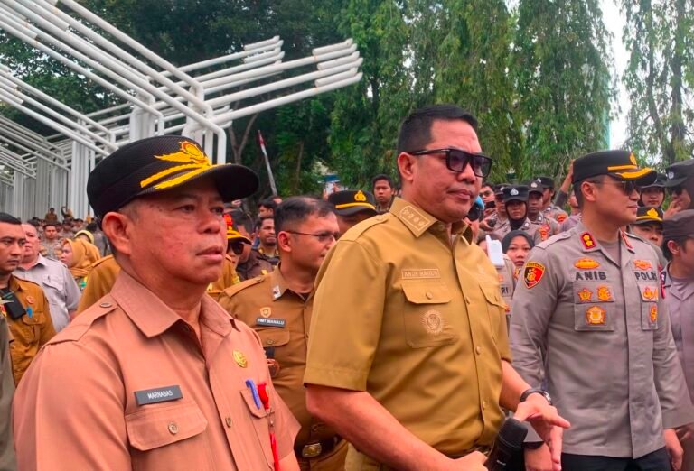 Dugaan Jual Beli Kupon Antrean BBM Subsidi di Samarinda, Wali Kota Identifikasi Lima SPBU Terlibat
Telah dibaca : 623 Kali.
