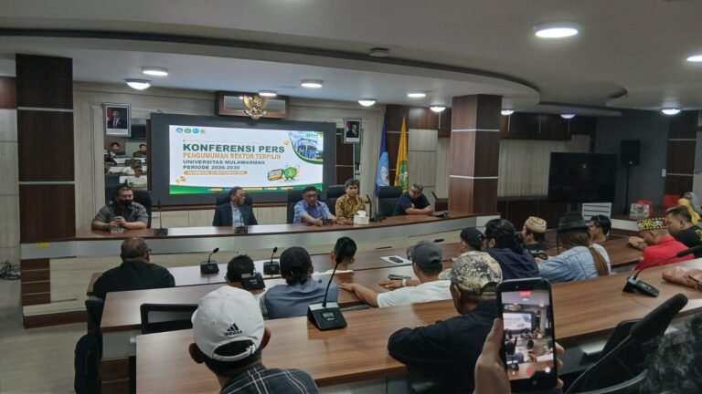 Rudianto Amirta Terpilih Jadi Rektor Unmul, Mekanisme 35 Persen Suara Menteri Dipersoalkan
Telah dibaca : 627 Kali.