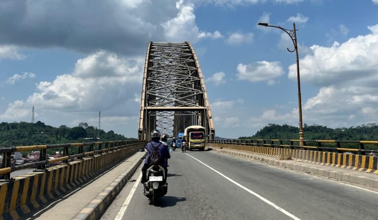 Keluhan Warga Ditindaklanjuti, Lampu Jembatan Mahulu Kini Kembali Menyala
Telah dibaca : 642 Kali.