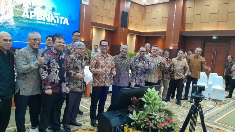 Menkeu Suahasil Nazara: APBNKita, September Hingga Akhir 2026 Masih Dalam Posisi Aman dan terkendali
Telah dibaca : 625 Kali.