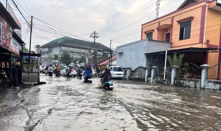Optimistis Persoalan Banjir Samarinda Bisa Dituntaskan, Ini Syaratnya
Telah dibaca : 633 Kali.