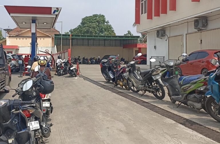Kuota BBM Kaltim Dinilai Cukup, Bambang Sebut Masalahnya Ada di Distribusi
Telah dibaca : 633 Kali.