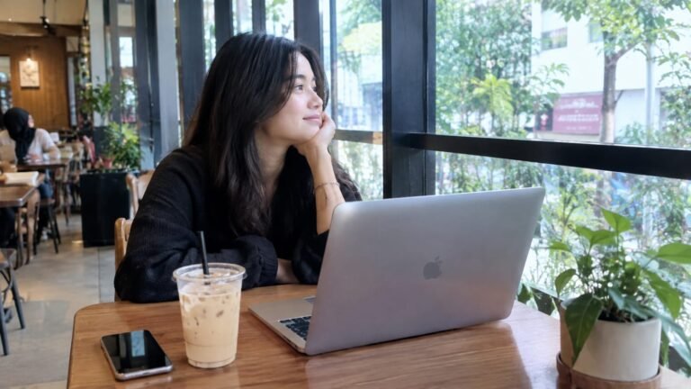Sendirian Bukan Berarti Kesepian, Menikmati Waktu Sendiri Jadi Pilihan Gaya Hidup
Telah dibaca : 632 Kali.