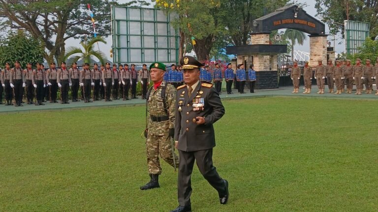 Danrem 091/ASN: Makin Kuat TNI, Makin Besar Tanggung Jawab Prajurit
Telah dibaca : 635 Kali.