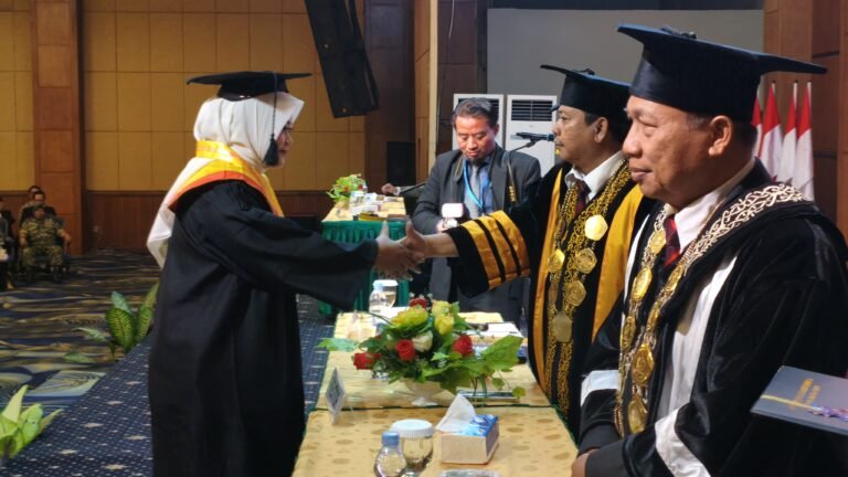 IKIP PGRI Kaltim Wisuda 187 Sarjana, Total Alumni Tembus 10.200 Orang
Telah dibaca : 638 Kali.